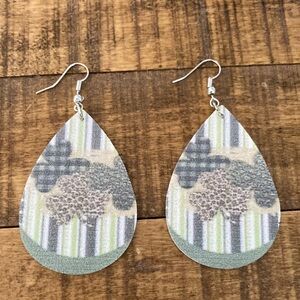 Women’s Green Striped Shamrock Water Drop Earrings New Without Tags
